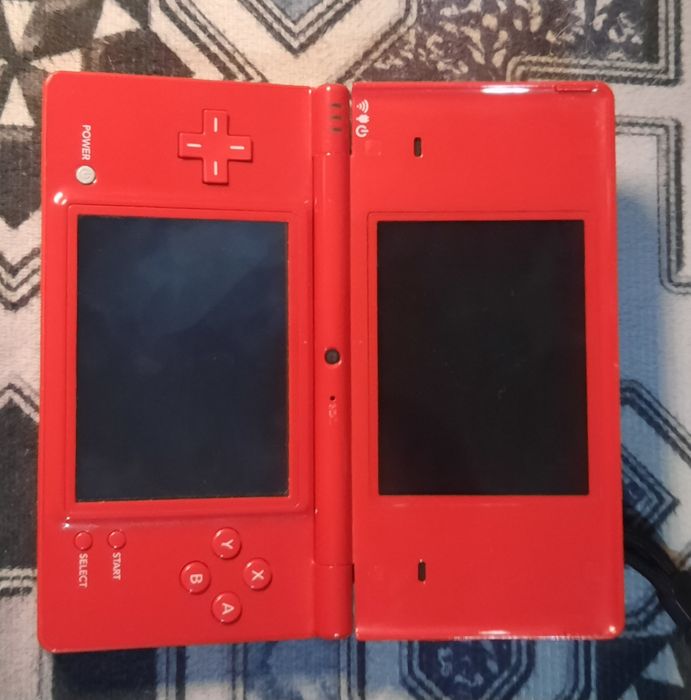 Nintendo Dsi FireRed в хорошем состоянии