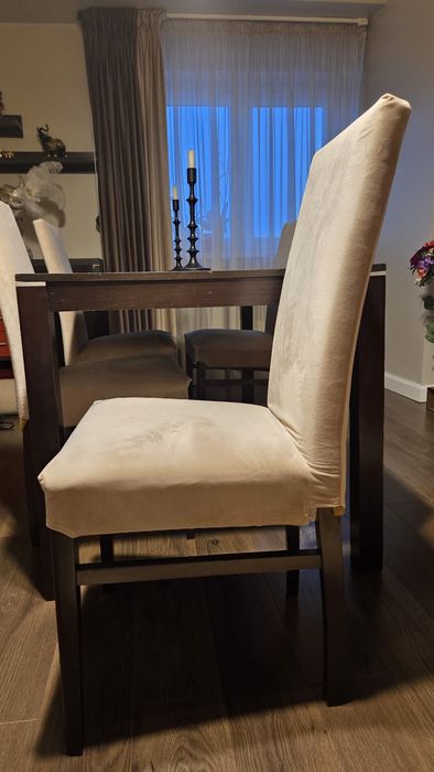 Set living: canapea, fotoliu, măsuță cafea, masa cu 4 scaune