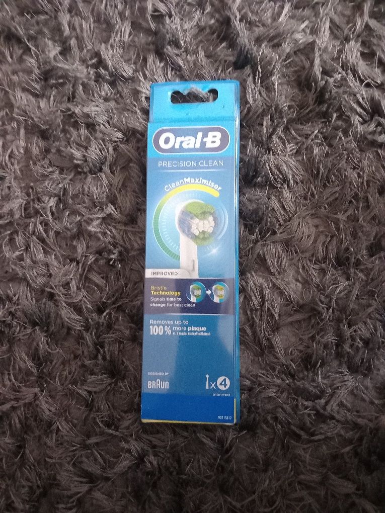 Vând set de 4 rezerve oral B