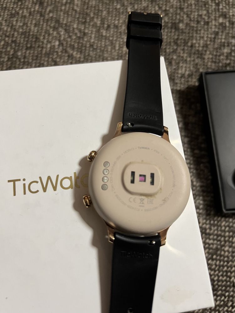 Смарт часовник TicWatch C2+ rose gold