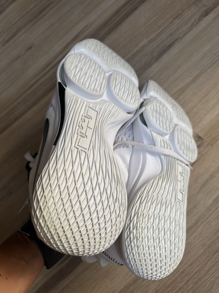 Оригинални маратонки Nike LEBRON WITNESS V! 42,5 н