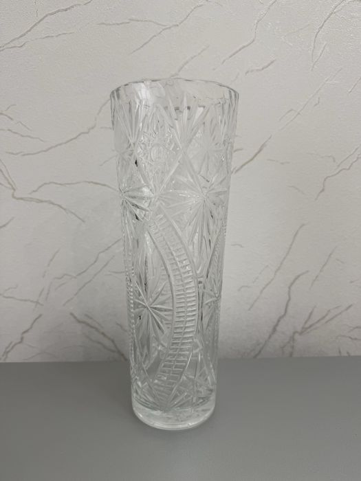 1. Ваза бу 28 см. 2. Ваза новая прага 20 см