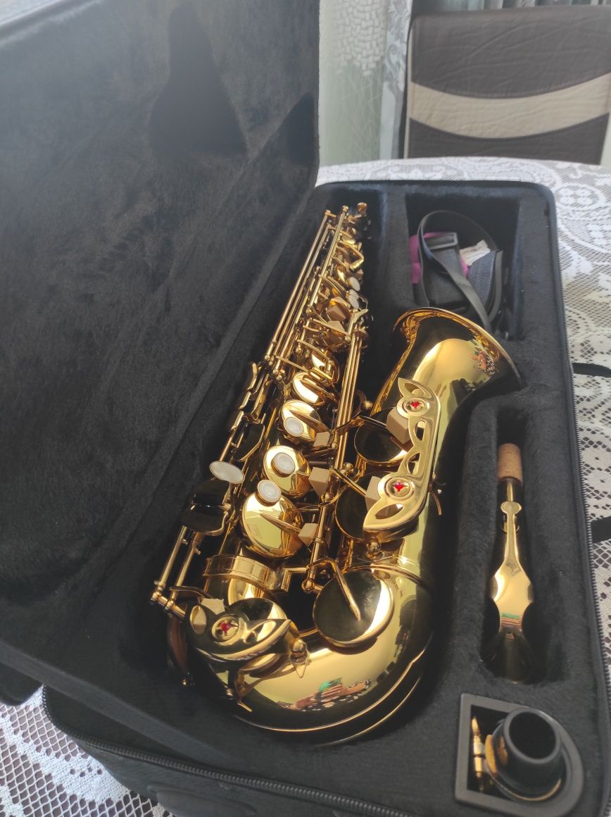 Vând Saxofon  Alto