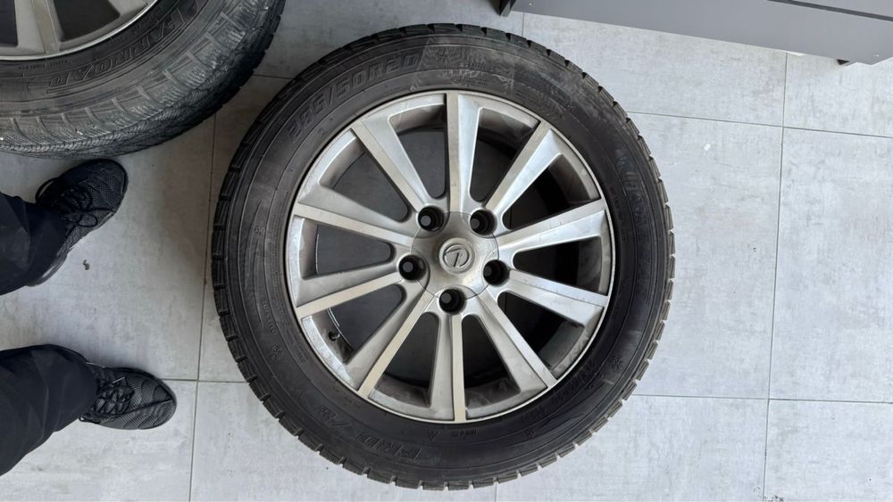 Зимние шины с дисками на Лексус 570
