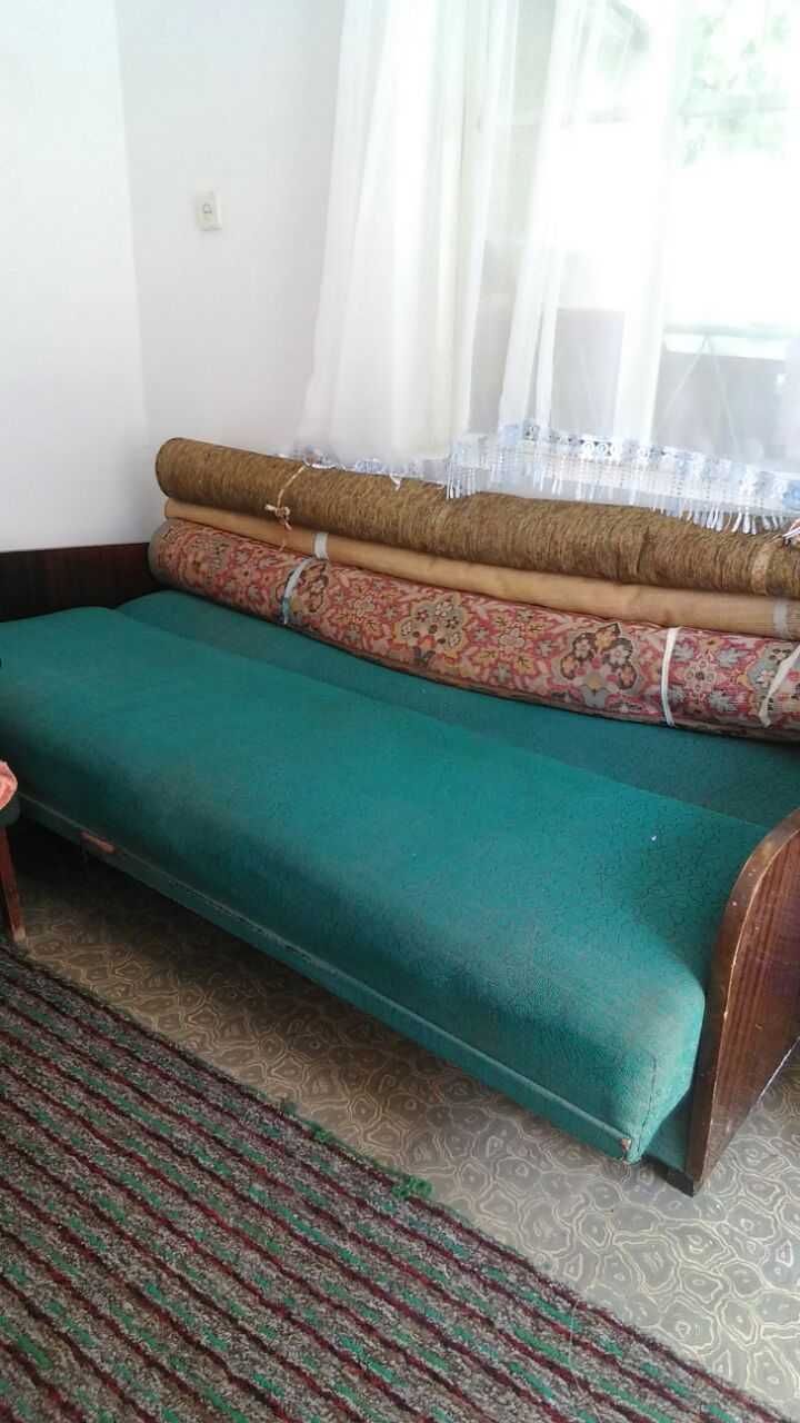 Диван и 2 кресла.