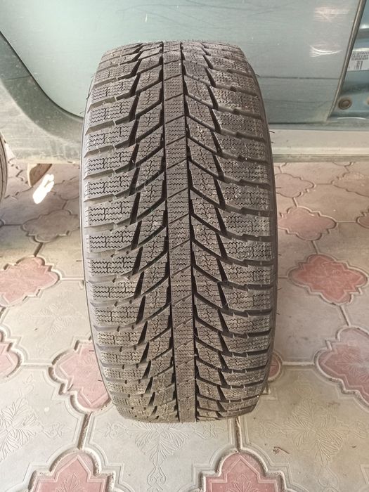 Продам шину 215×45×17