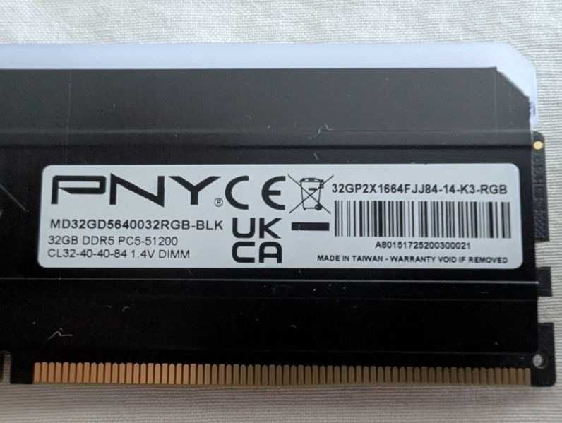 Memorie RAM 32GB / 64GB DDR5 6400MHz CL32 RGB