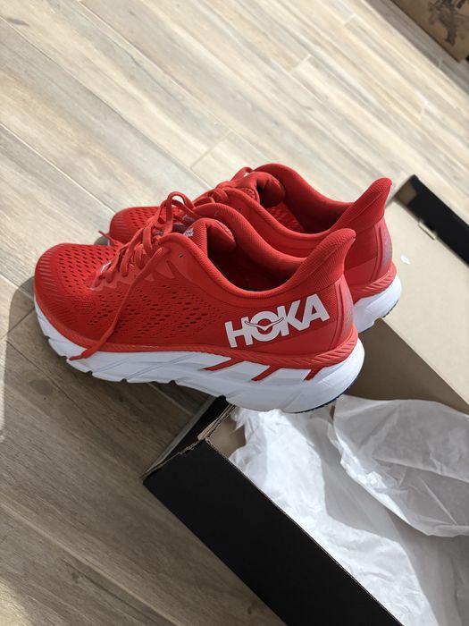 Vand adidasi HOKA