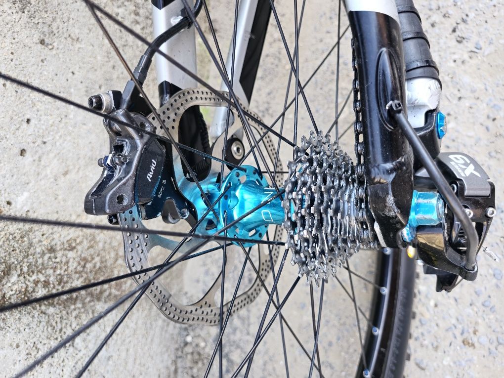 YT Tues Downhill 26 цола S-M размер Въздушна  Boxxer, Обслужен Готов