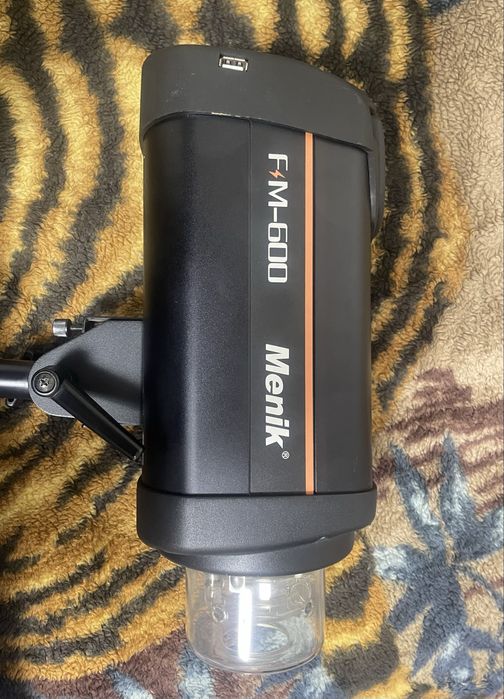 студийная фотовспышка menik FM-600