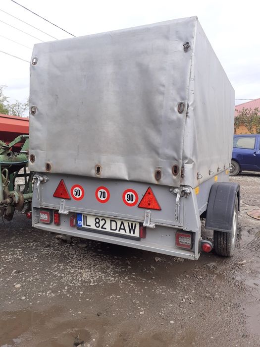 Remorca auto cu masa de 750 kg