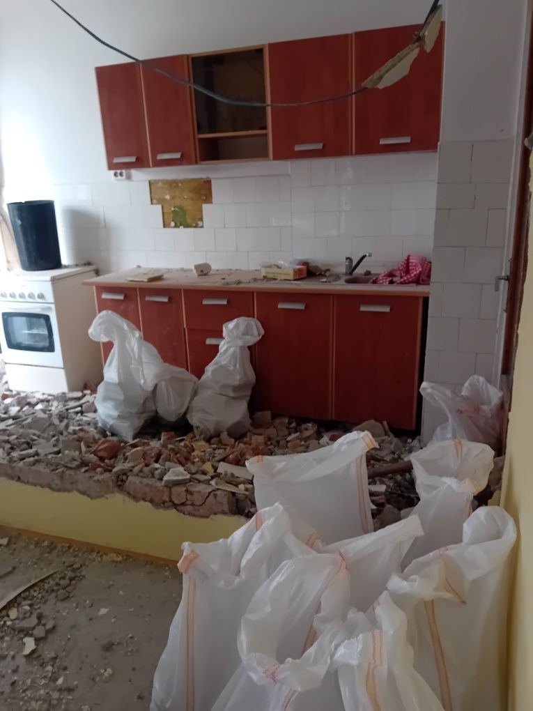 Debarasari apartamente, mobila,moluz,ras pereti Galati