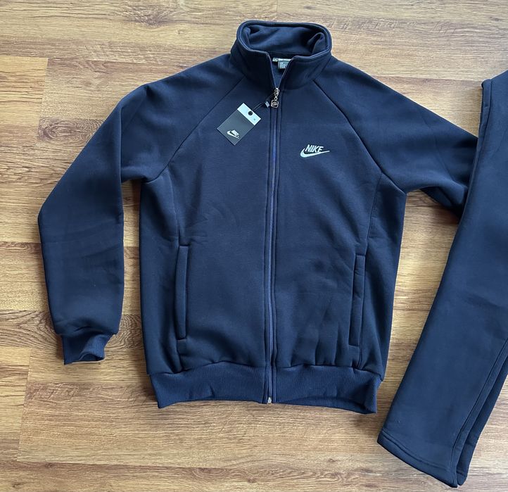 Мъжки,ватиран,тъмно син екип Nike с бродирано лого и ципове на джобове