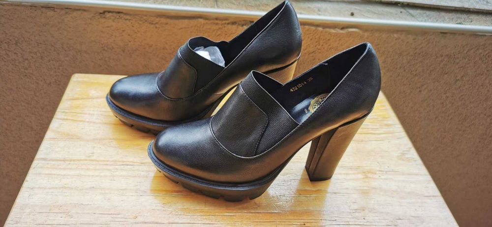 Маркови дамски елегантни обувки SCERVINO STREET - 39 номер