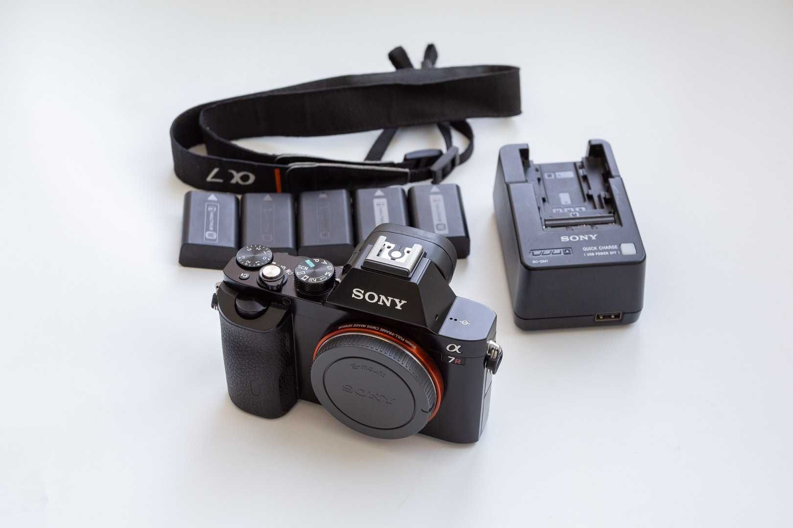 Sony A7R + 24-70mm OSS + 5 baterii – kit complet