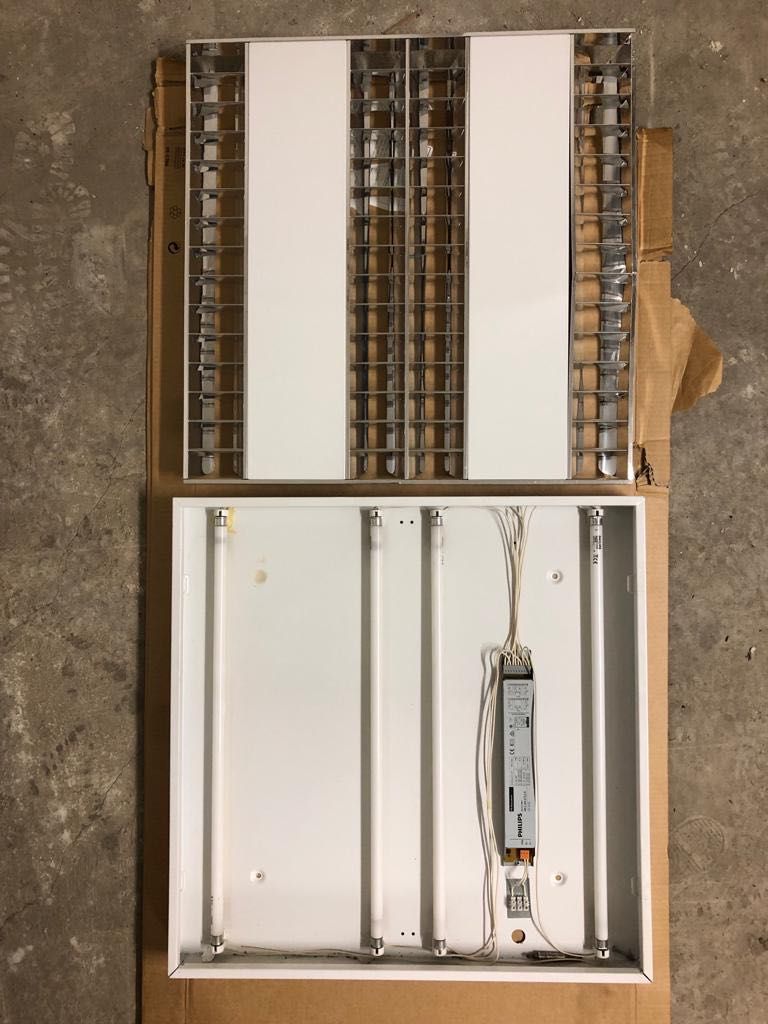 Осветление офис/магазин 4 бр. лампи с лум. пури Philips HE 14W/840