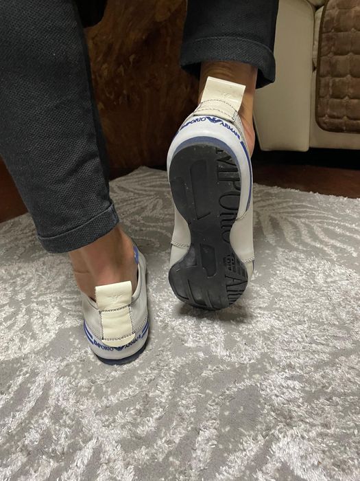 Pantofi sport albi lăcuiți