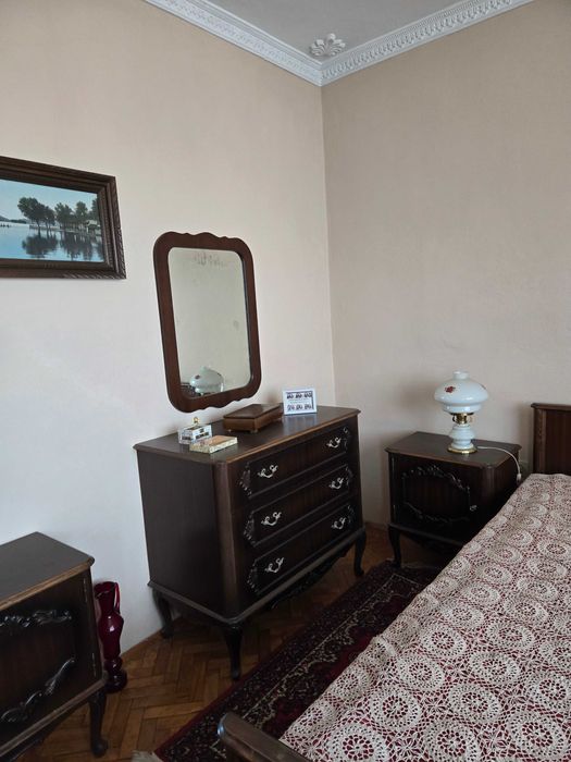 Спалня от естествено дърво