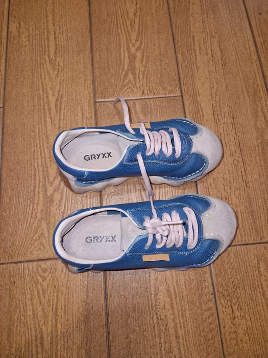 2* 75 lei/ perechea : Bocanci și trekeri = pantofi piele nr 35. Fete