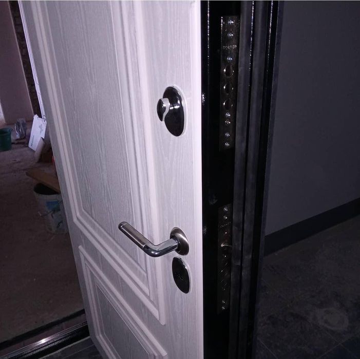 Установка входных дверей