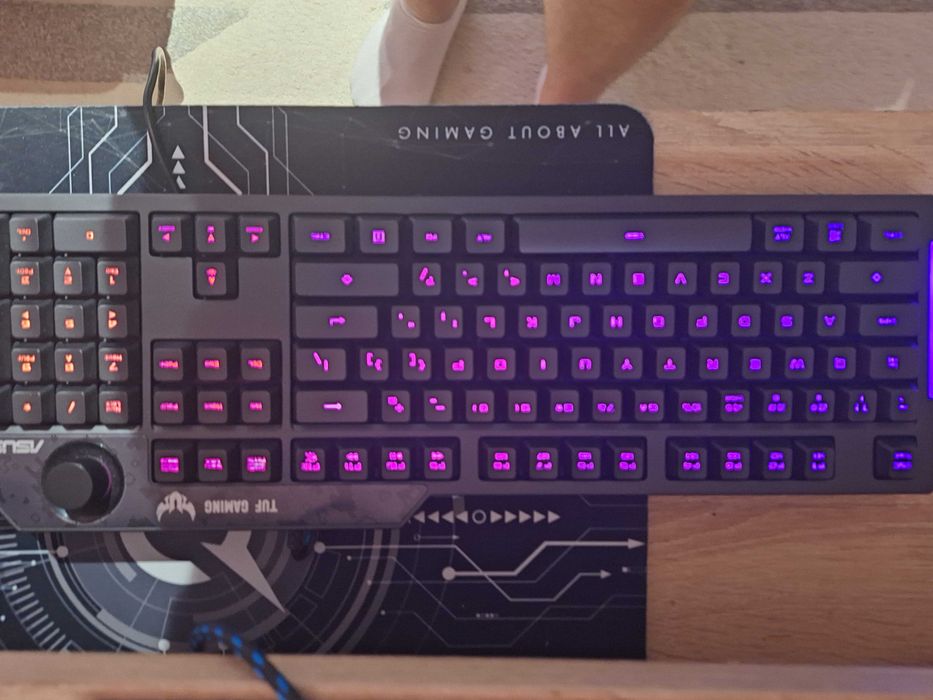 Tastatura Gaming ASUS TUF Gaming K1 RGB pret 200 lei