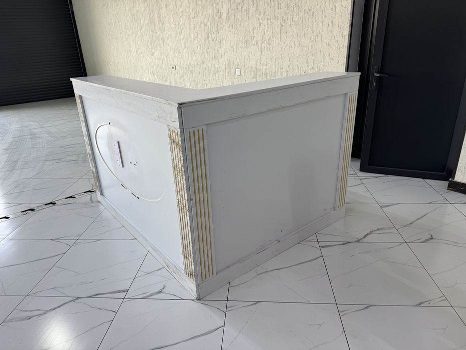 Продаю рессепшн белый