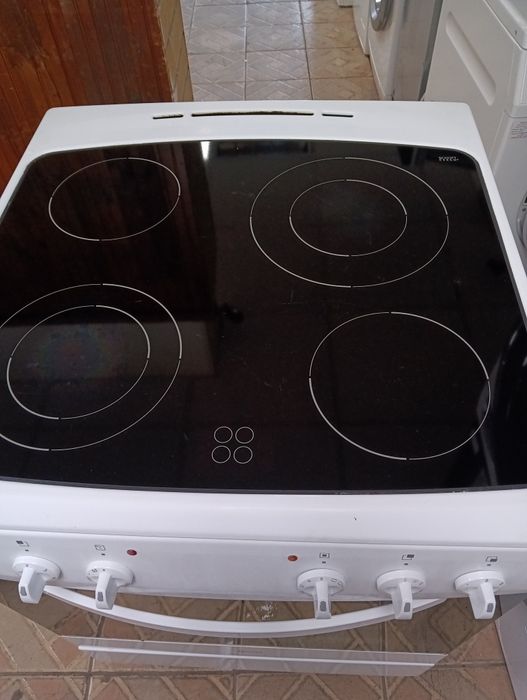 Свободно стояща печка с керамичен плот Gram 2 години гаранция!