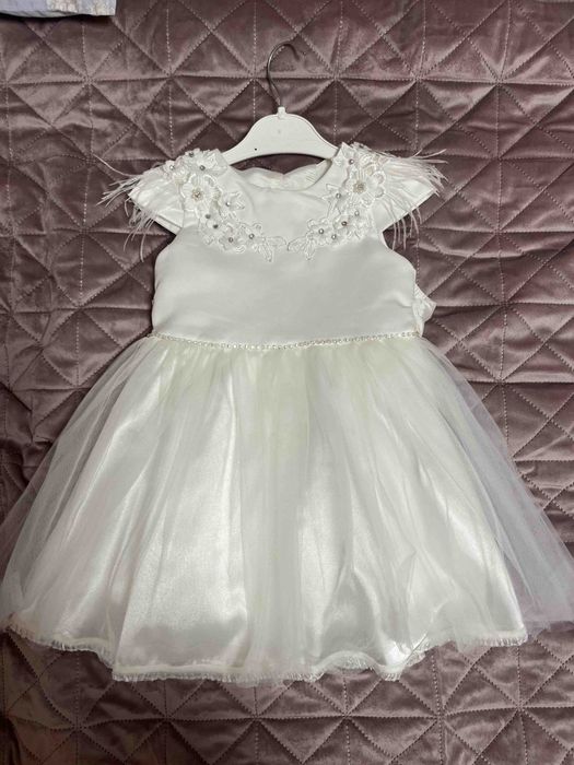 Бяла детска рокля