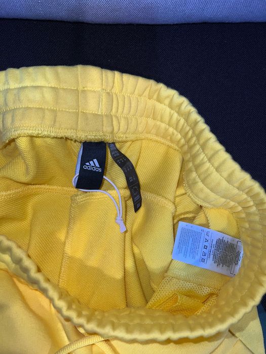 Pantaloni scurți adidas noi