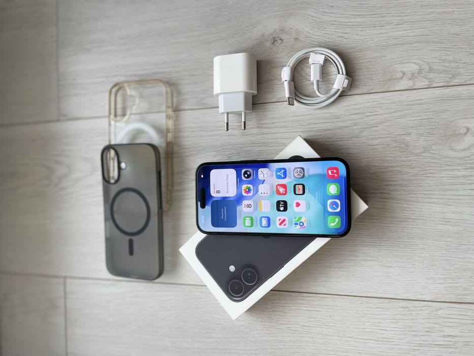 • Iphone 16 black  •  BATERIE 100% •