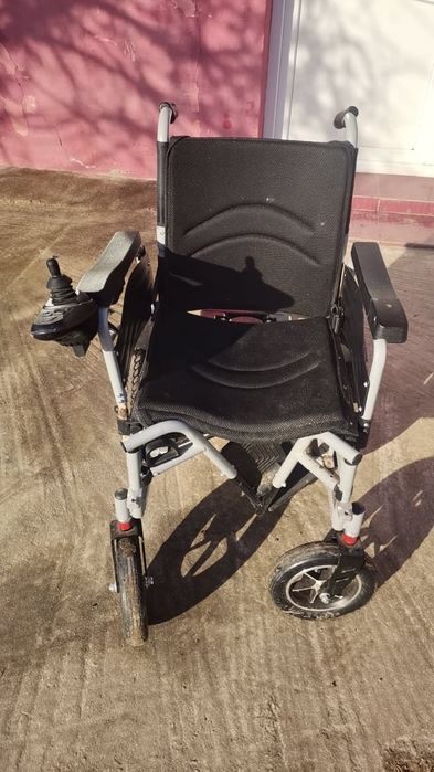 Cărucior electric, pentru persoane cu dizabilități