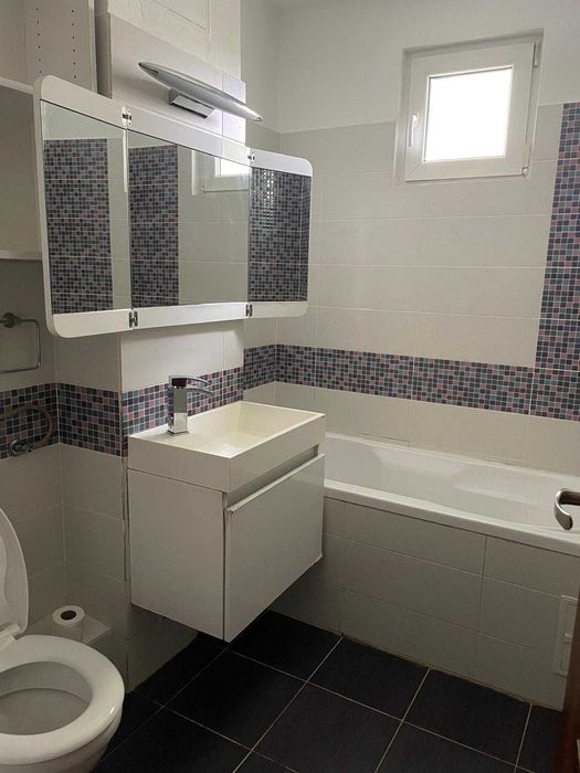 Inchiriez apartament in zona Cireșica