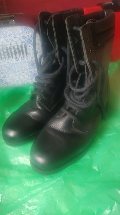 GHETE piele ,negru ,mărimea 40