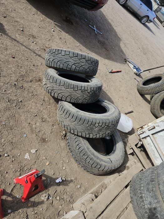 Резина зимняя 235/70R16