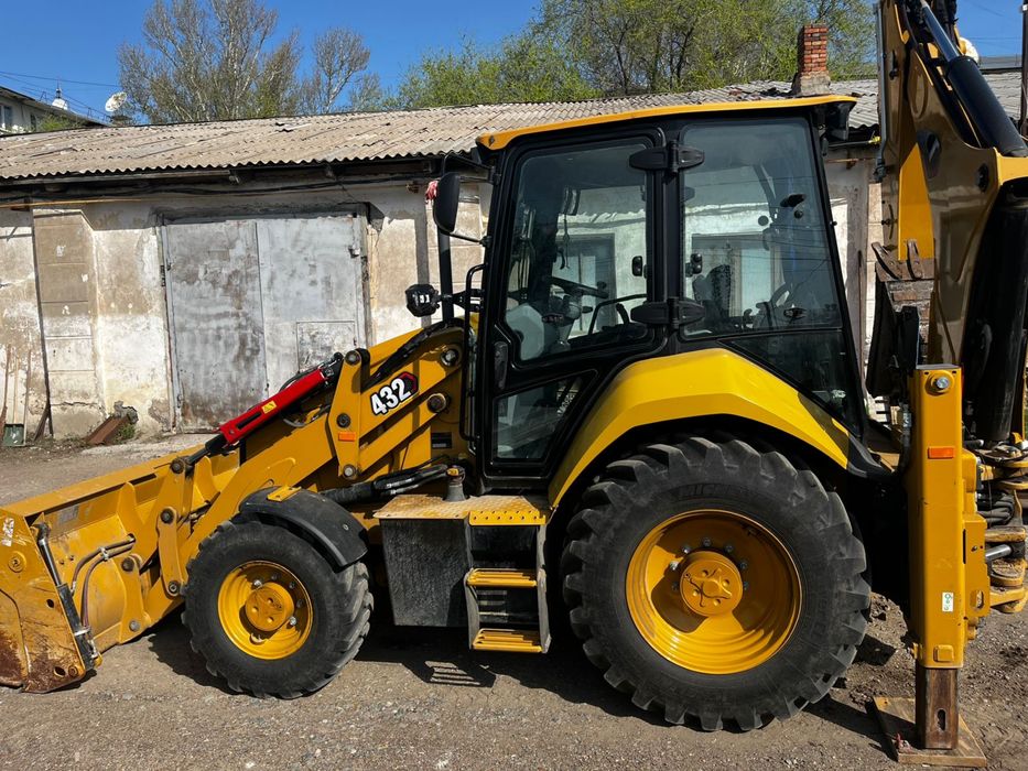 Аренда эсковатор погрузчик петушок 3в1 CAT 432