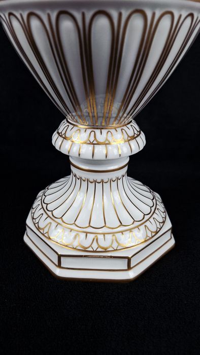 Ваза - Dresden, Carl Thieme Potschappel

Порцеланова ваза