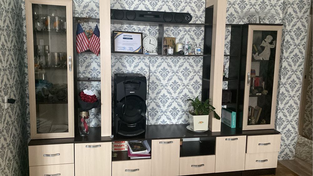 Продам диван и стенку горку