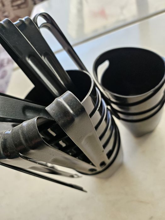 Нови чинии ледарки,,гарафи,бурканчета сметници,басани