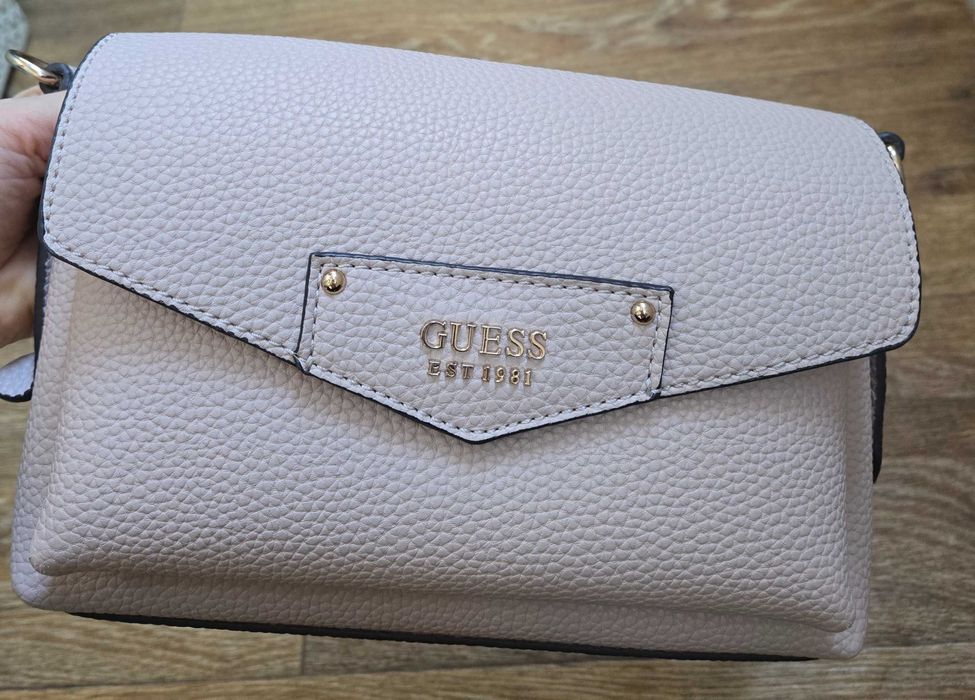 Чанта Guess от еко кожа