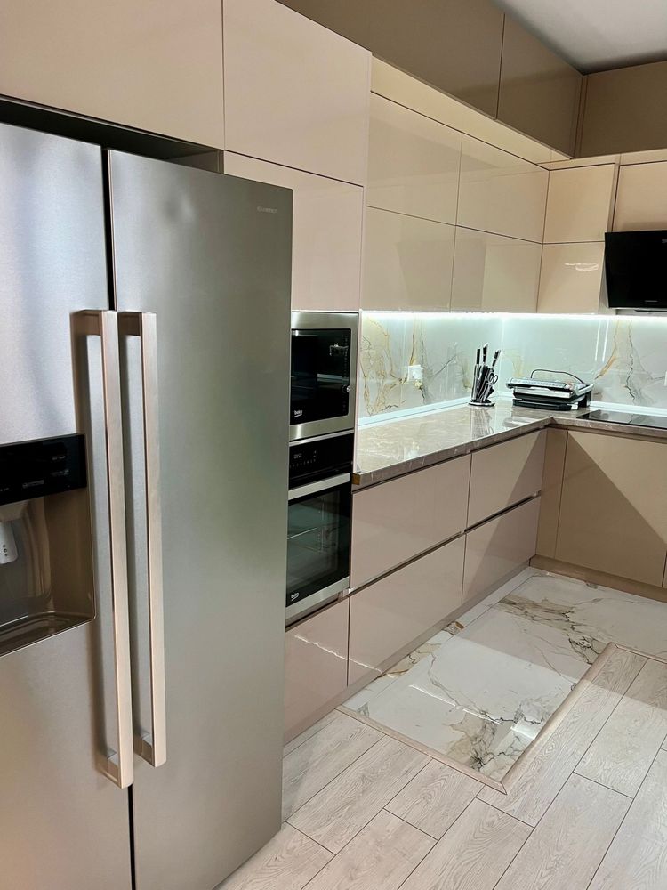 Vand ap. 3 camere, decomandat, zona ultracentrala