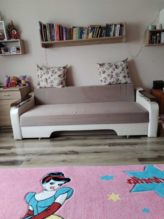Vând Canapea extensibila
