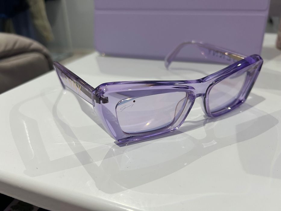 Продавам слънчеви очила Genny