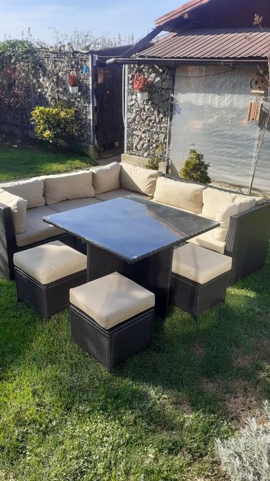 Vind coltar,scaune si masa din ratan