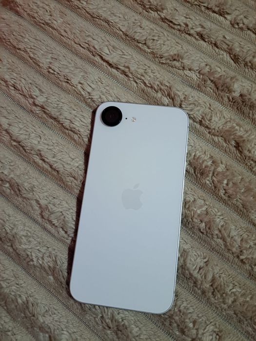 Iphone 16 e alb.