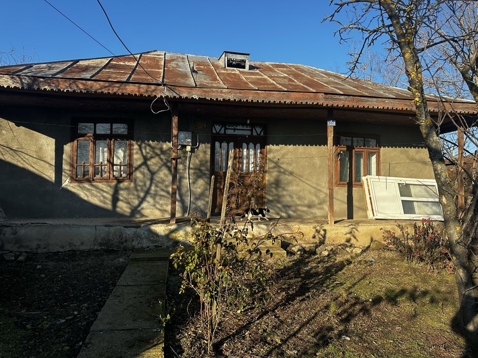 Vând casă bătrânească