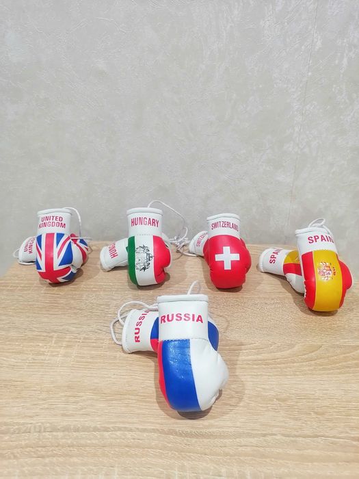 Мини боксови ръкавици автоаксесоар