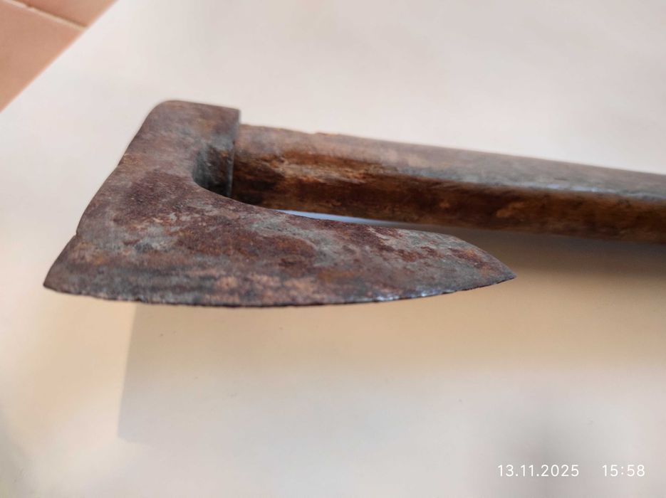 Ръчно кована антикварна брадвичка евтино