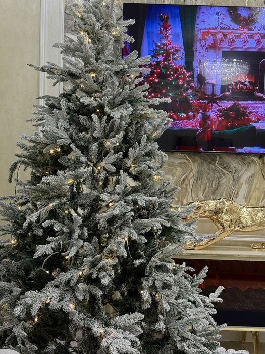 Искусственная новогодняя елка