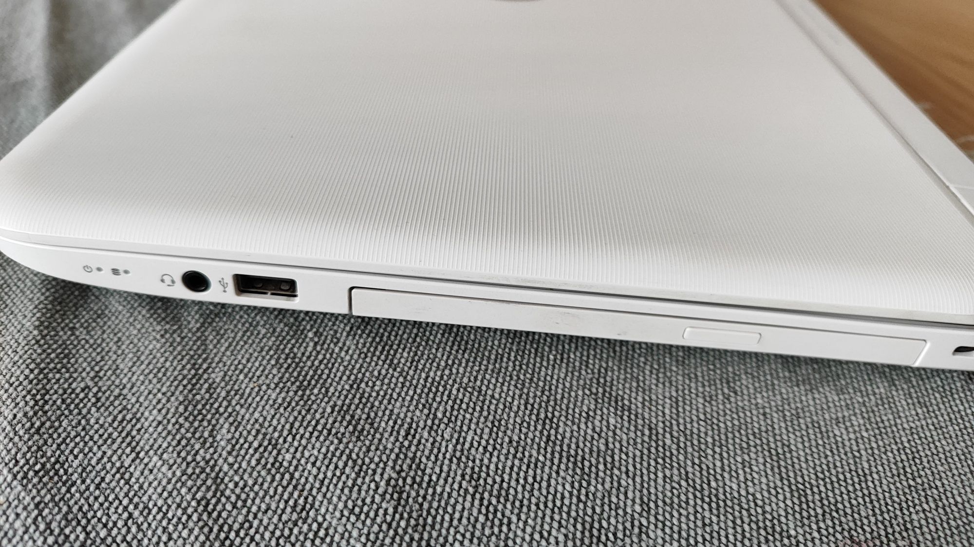 HP Pavilion N3530 15'6 White + Windows 10