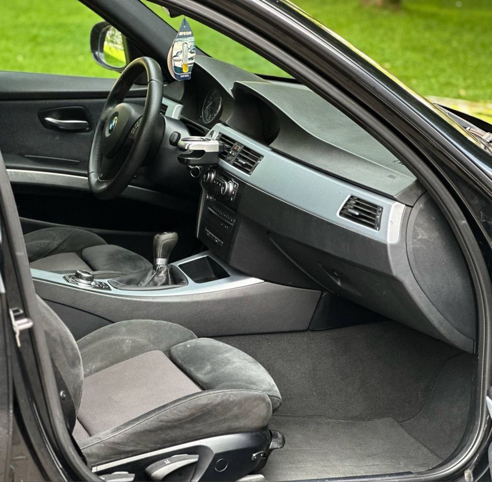 BMW Seria 3 Facelift M Pachet Interior -Exterior - An 2010 / 189.000KM